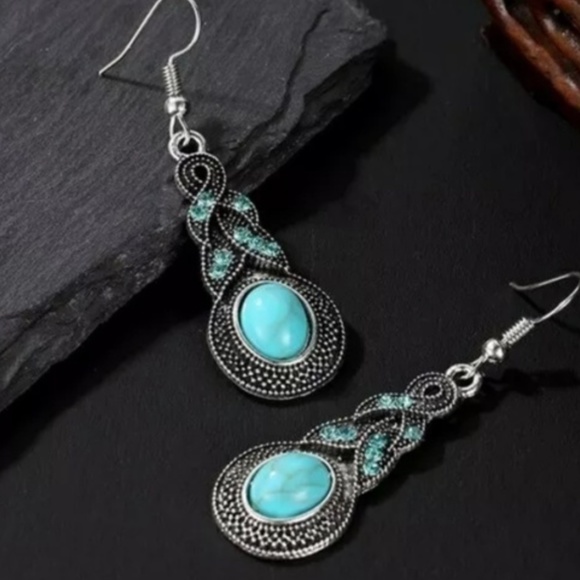🌸3/$25 Blue stone oval drop earrings | 2.5”L - Picture 5 of 9